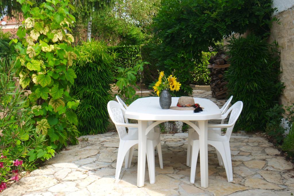 Le Balcon Des Jasses Bed & Breakfast Espere Exterior photo