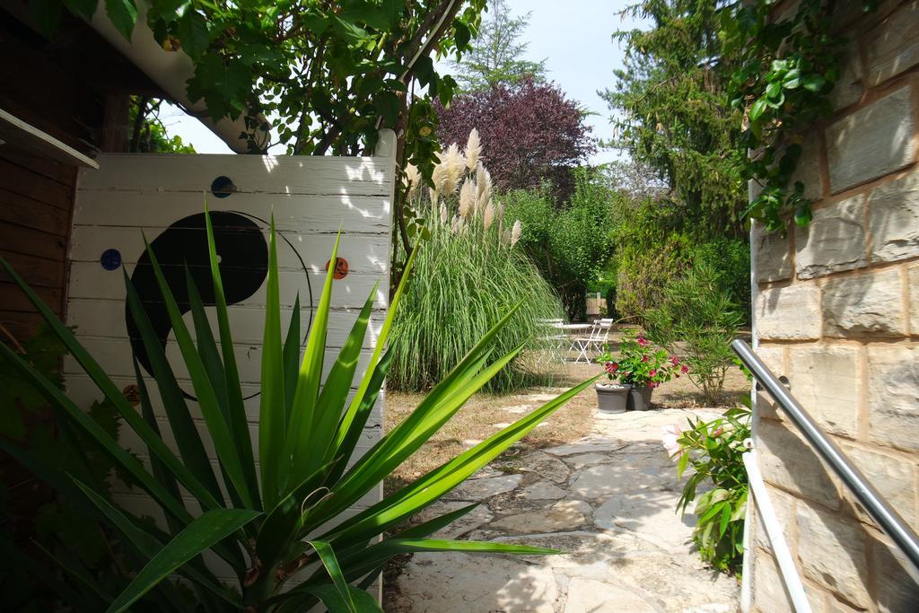 Le Balcon Des Jasses Bed & Breakfast Espere Exterior photo