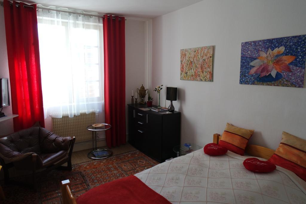 Le Balcon Des Jasses Bed & Breakfast Espere Exterior photo