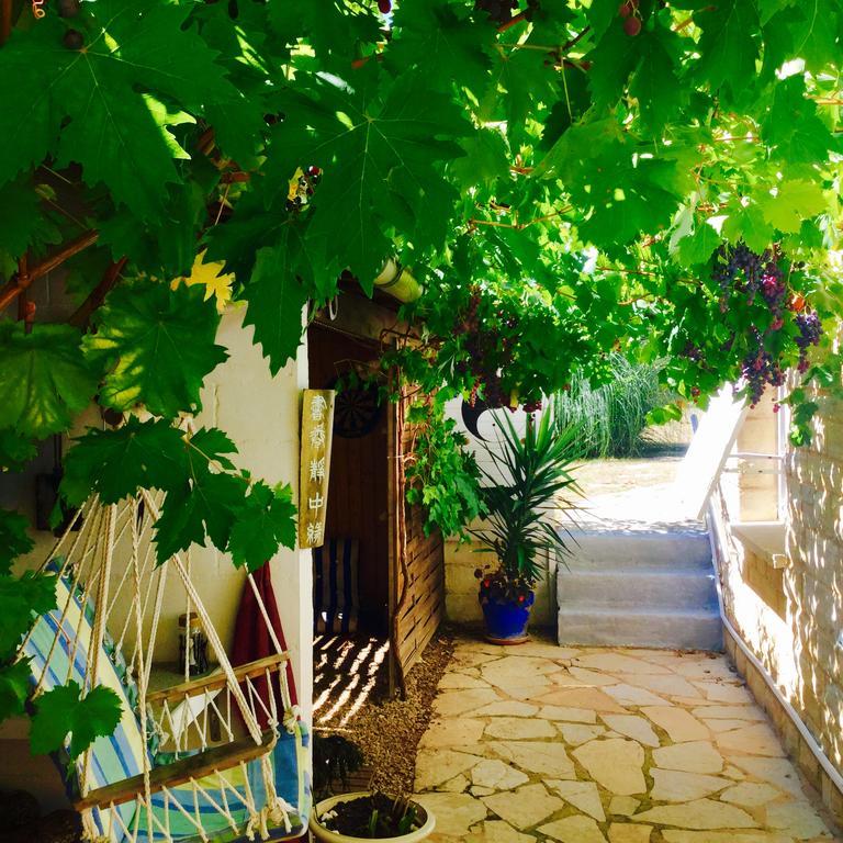 Le Balcon Des Jasses Bed & Breakfast Espere Exterior photo