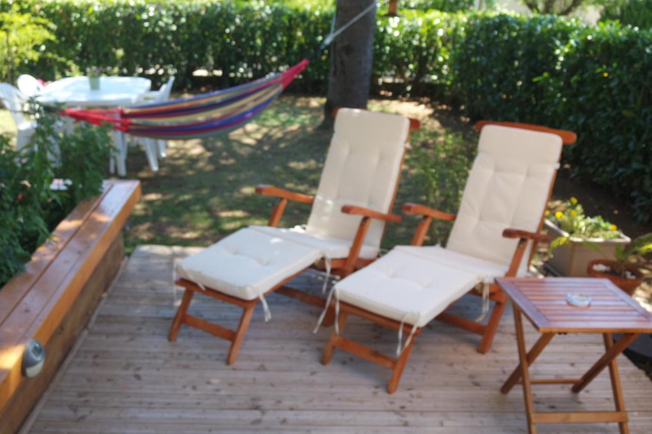 Le Balcon Des Jasses Bed & Breakfast Espere Exterior photo